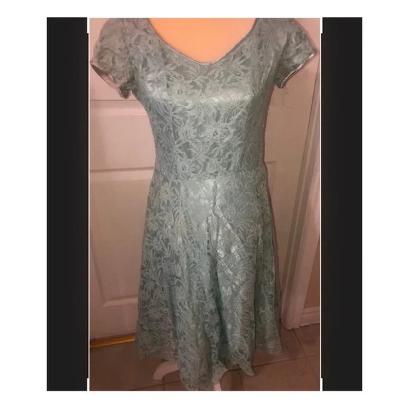 $5 Vintage Lace dress size med. $5 if bundled - Picture 6 of 8